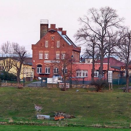 Gaestewohnung Heinrich Heine Schule Bad Dürrenberg 外观 照片