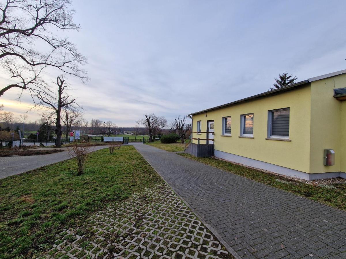 Gaestewohnung Heinrich Heine Schule Bad Dürrenberg 外观 照片