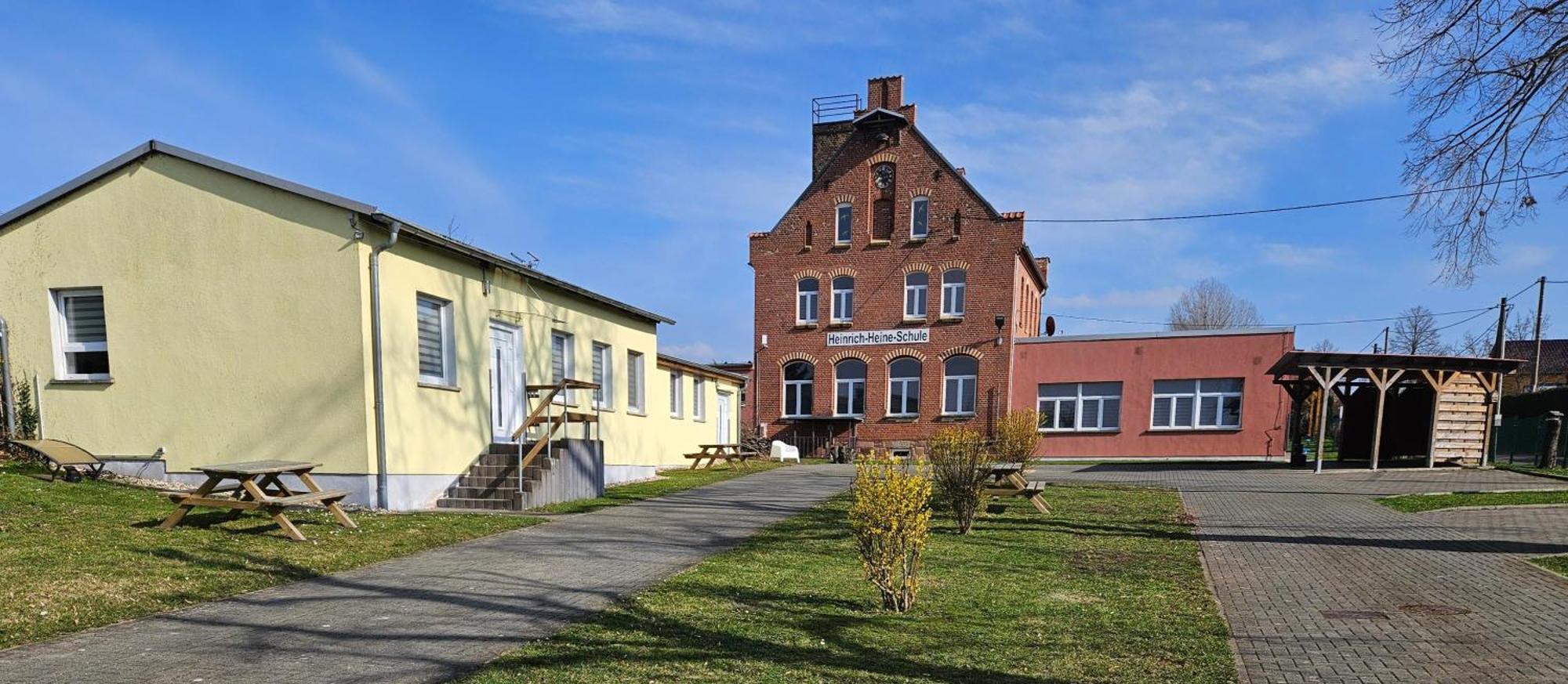 Gaestewohnung Heinrich Heine Schule Bad Dürrenberg 外观 照片